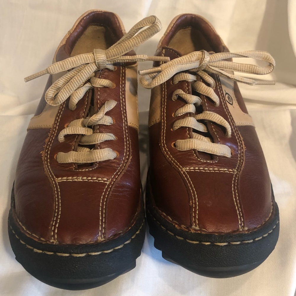 Born Athletic Shoe leather upper size 6.5
